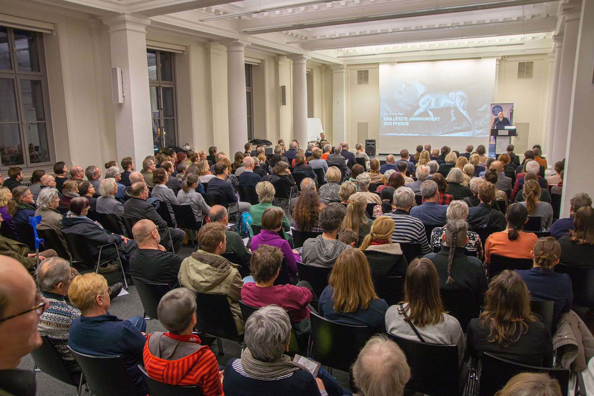 Blick in den Vortragssaal zur Ausstellungseröffnung am 4. März 2020