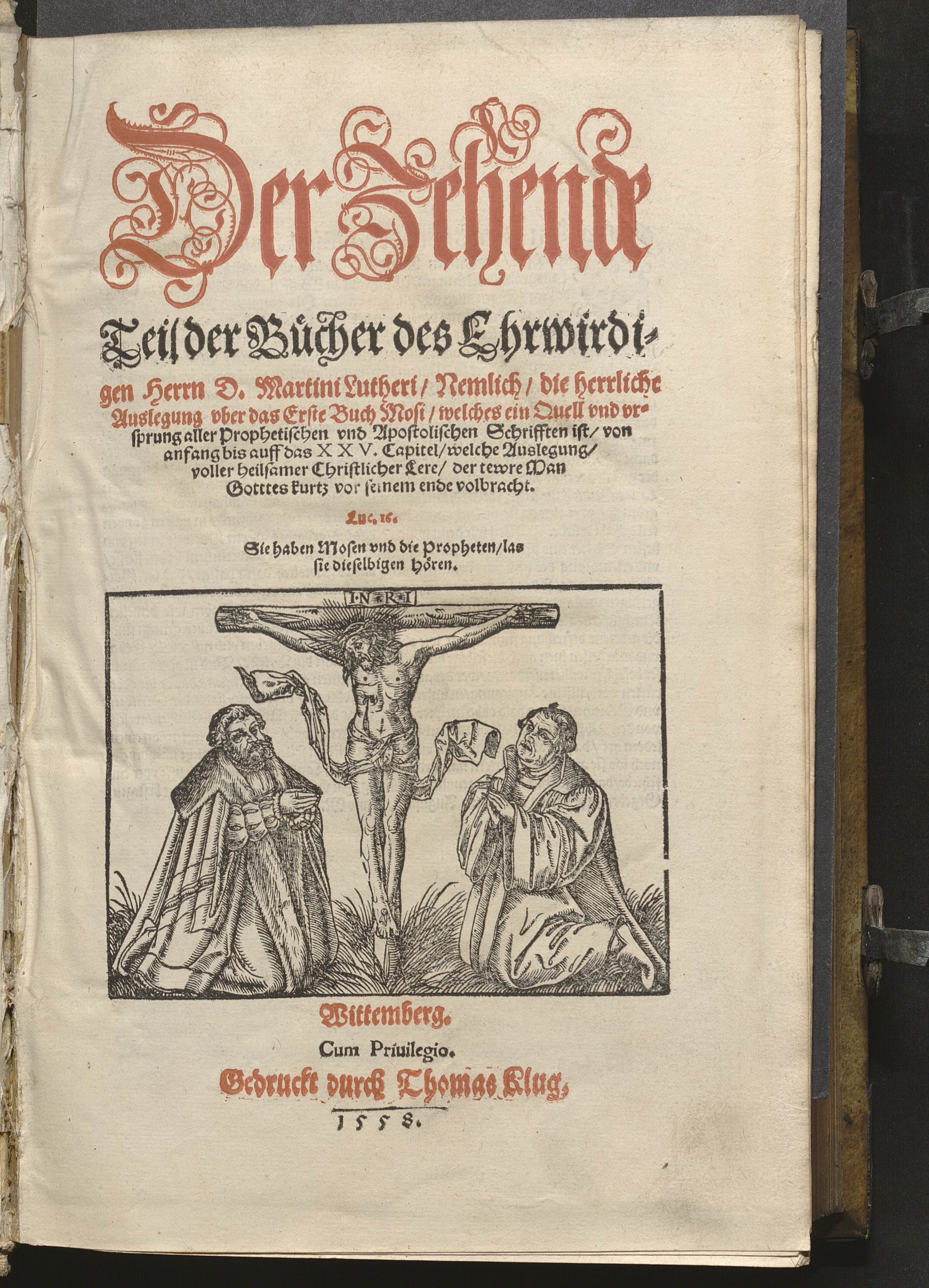 Buchillustration eines Titelblatts: Martin Luther und Kurfürst Friedrich von Sachsen, kniend vor gekreuzigten Jesus