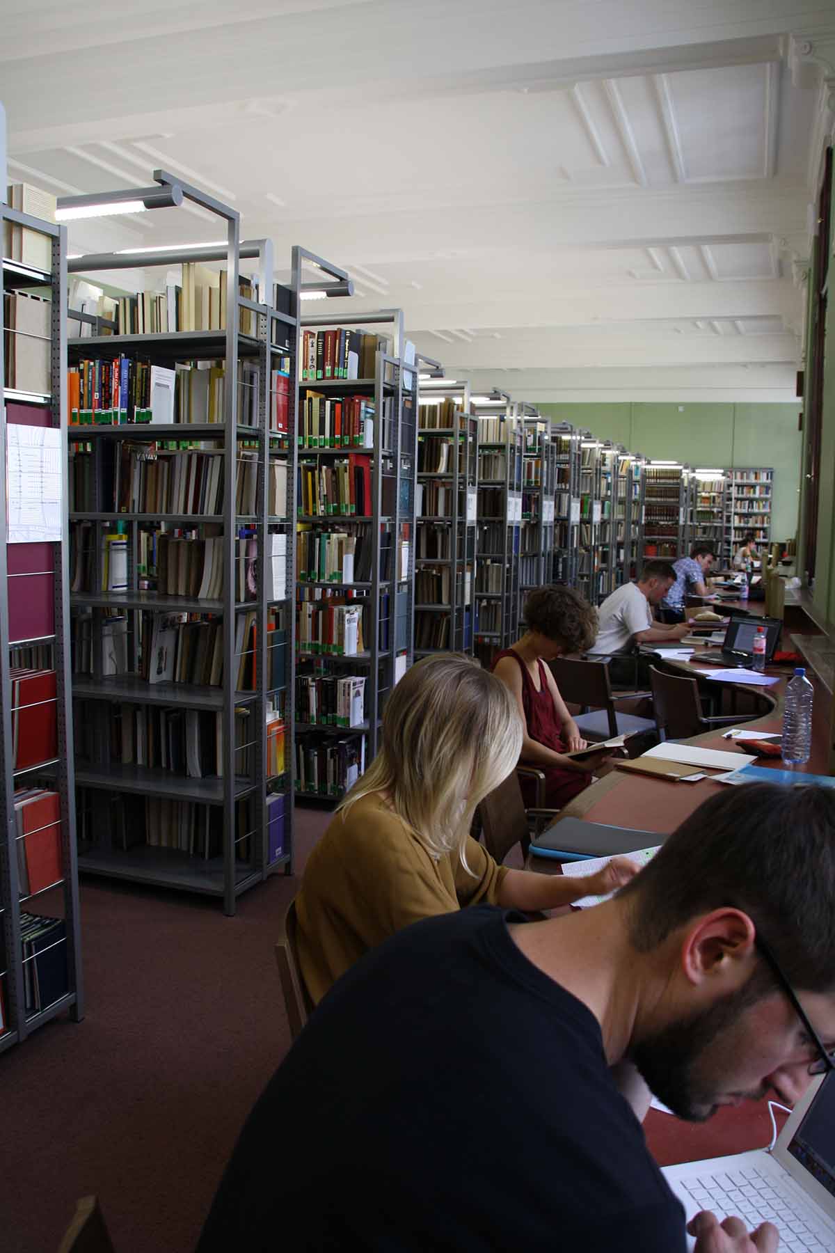 Bibliothek Orientwissenschaften Lesebereich